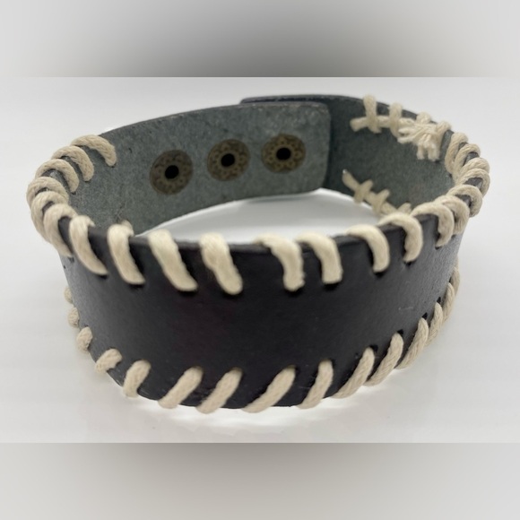 Mexican Artisan Handmade Brown Leather Cuff Braclet - Picture 1 of 3